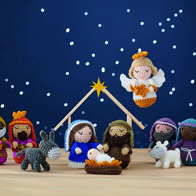 Crochet nativity